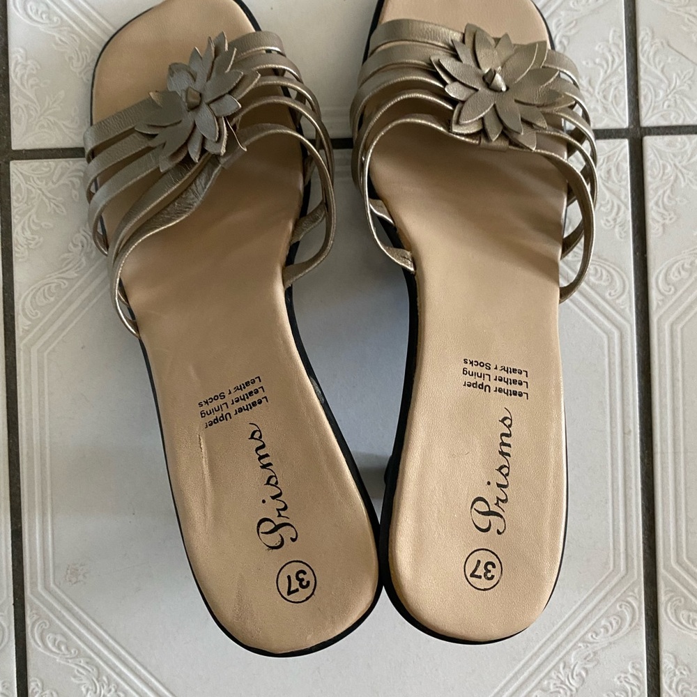 PRISM Women's Metallic Floral Sandals